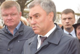 Вячеслав Володин на месте строительства многоквартирного дома в Елшанке