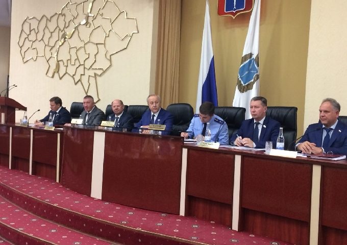 Губернатор потребовал в срок достроить школы в Елшанке и Солнечном