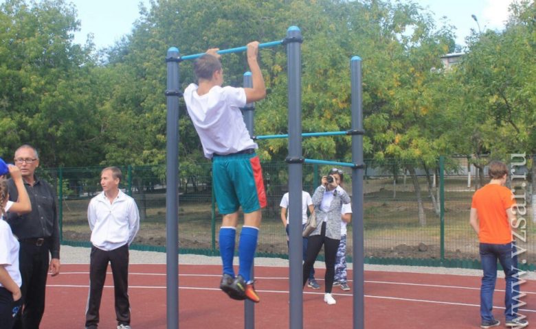 Открытие спортивной площадки в Комсомольском поселке