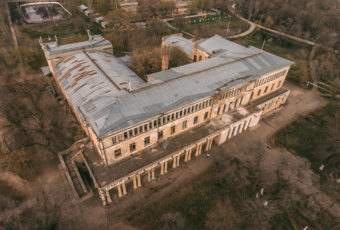 Дом офицеров в летном городке Энгельса