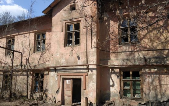 Татьяна Ерохина встретилась с жительницей аварийного дома на Елшанской 22