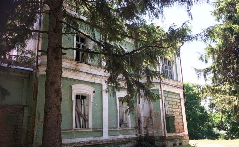 Проект Володина поможет сохранить уникальную усадьбу в Падах