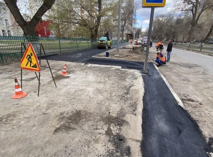 Ремонт тротуаров в центре Саратова проверили общественники и депутаты
