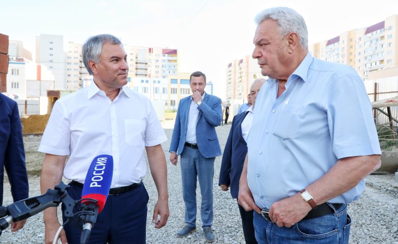 Процесс строительства поликлиники в Солнечном-2 проконтролировал Вячеслав Володин