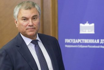 Вячеслав Володин показал фотографии своих близких и рассказал о своей семье