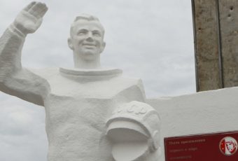 В Парк покорителей космоса вернули восстановленный памятник Гагарину