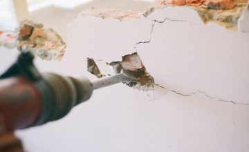 На Новой Набережной сносят незаконные постройки