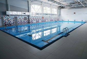 Пришкольные бассейны в Саратове теперь будут работать и летом
