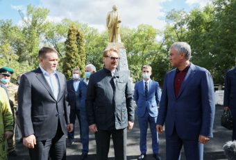 Володин предложил Воробьеву взять шефство над памятником Ленину