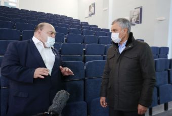 Вячеслав Володин посетил новую инфекционную больницу в Саратове