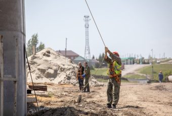 Володин осмотрел строительную площадку путепровода в Татищевском районе