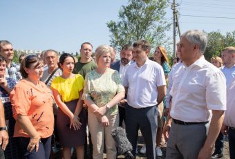 Более трех часов длилась встреча Вячеслава Володина с многодетными семьями в Энгельсе
