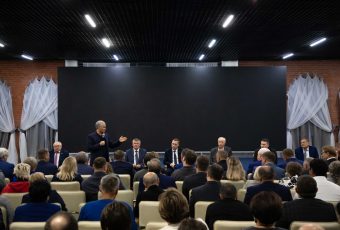 Жители Саратова встретились с Вячеславом Володиным