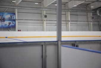 Новая ледовая арена в саратовском поселке Елшанка достроена