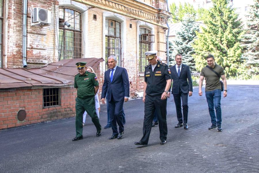 Володин посетил военный госпиталь №428 в Саратове