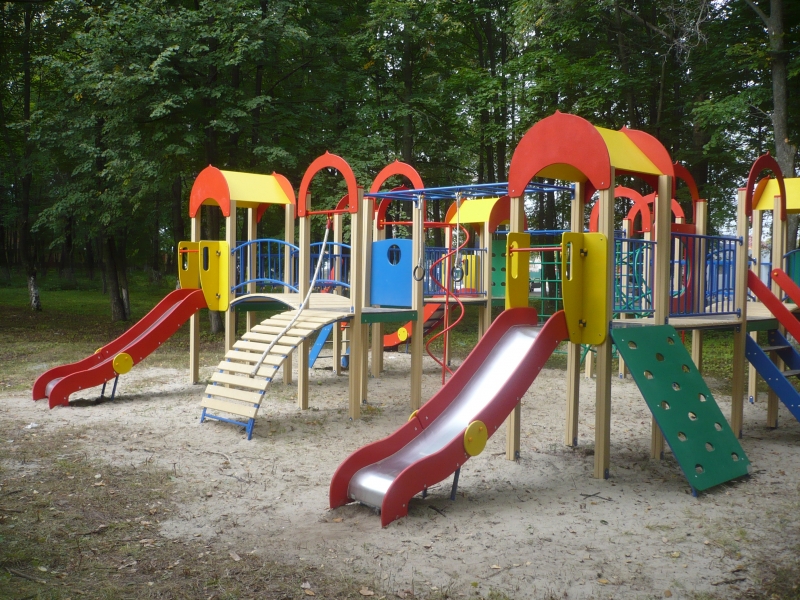 В Саратове открывают новые детские площадки