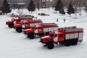 Саратовским огнеборцам вручили новые пожарные машины