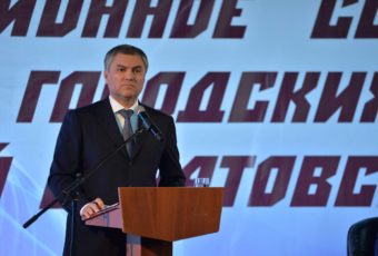 Вячеслав Володин поручил фермеру построить поселок ветеранов в Дергачах