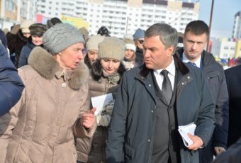 Вячеслав Володин и Валерий Радаев встретились с жителями поселка Солнечный-2