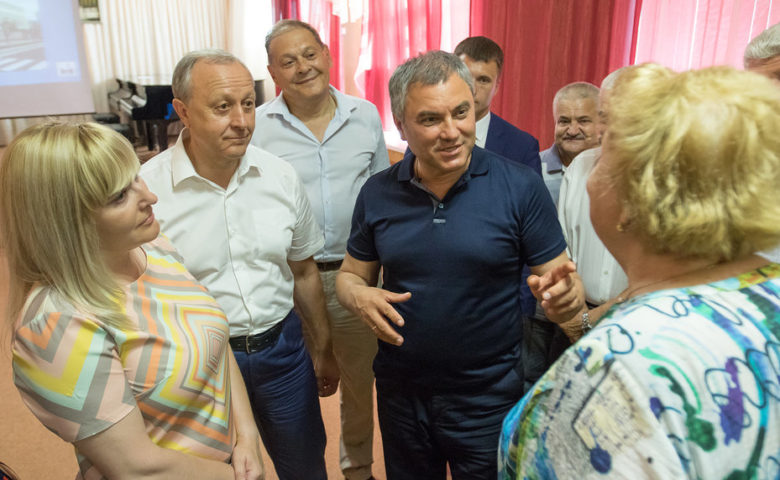 Посещение Вячеславом Володиным музыкально-эстетического лицея имени Шнитке в Энгельсе