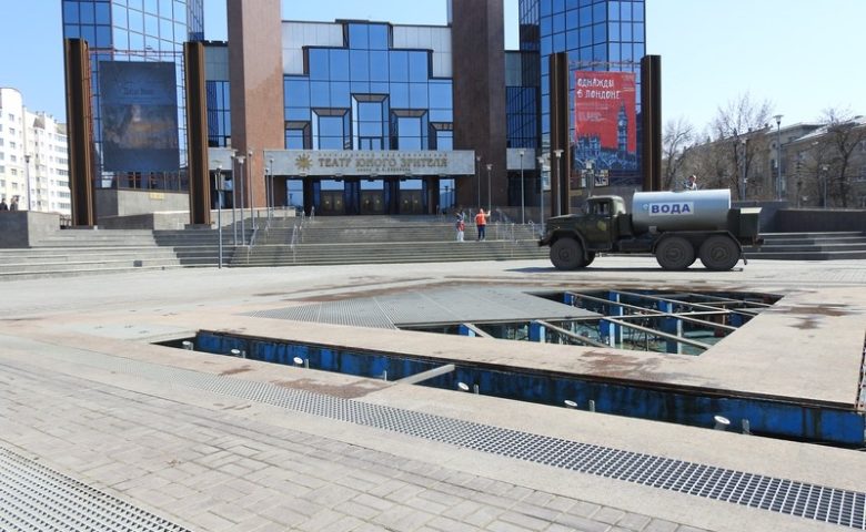 Фонтан у ТЮЗа в Саратове готовят к запуску