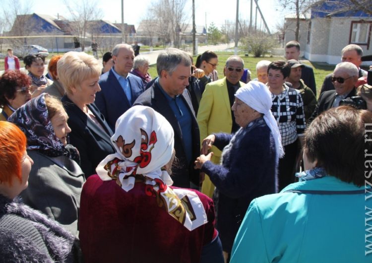 Жители поселка Ветеран пообещали Председателю Государственной Думы жить до 100 лет