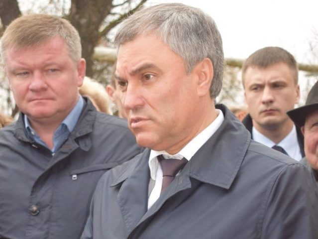 Вячеслав Володин на месте строительства многоквартирного дома в Елшанке