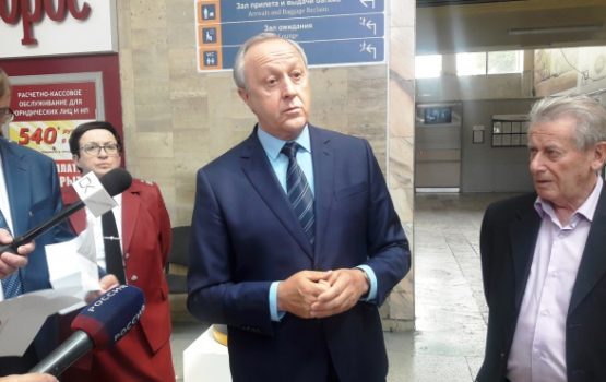 Губернатор проверил в аэропорту работу межведомственной комиссии