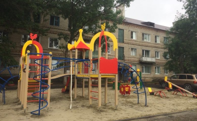 После обращения к Вячеславу Володину жители Вольска добились детской площадки у дома