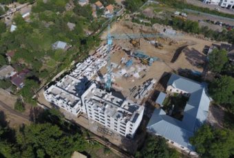 Дом для переселенцев из бараков сдадут в следующем году