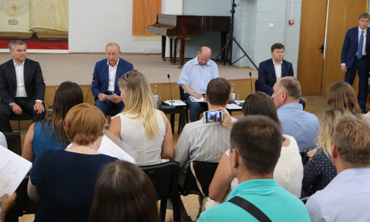 Встречи Вячеслава Володина с дольщиками вселяют им уверенность, что их запросы будут услышаны