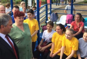 Вячеслав Володин пообещал покататься на коньках с саратовскими школьниками