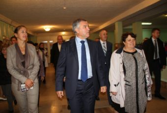 Председатель ГД посетил школу им. М.М. Рудченко села Перелюб