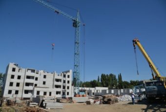 Проверку строительных объектов в Елшанке провел Николай Панков