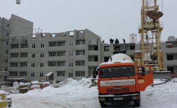 Снегопад им не помеха: В поселке Елшанка продолжается большая стройка
