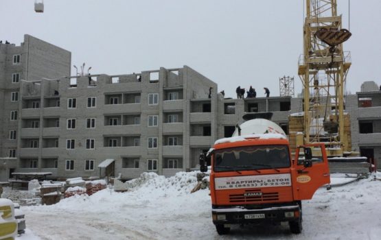 Снегопад им не помеха: В поселке Елшанка продолжается большая стройка