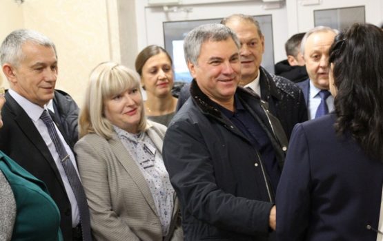 Вячеслав Володин прибыл в музыкально-эстетический лицей имени Шнитке