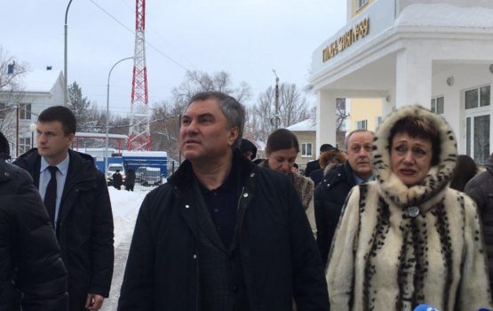 Вячеслав Володин осматривает пристройку к 89-й гимназии