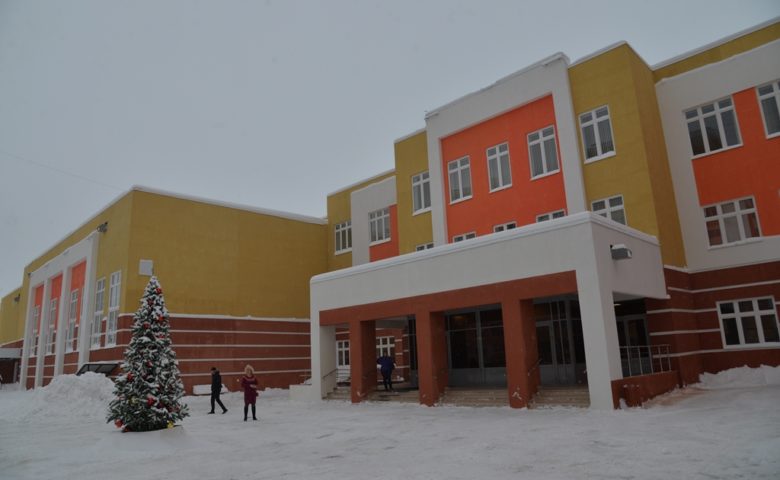 Вячеслав Володин посетил школу в микрорайоне Солнечный-2