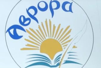 У школы в поселке Солнечный появилась эмблема