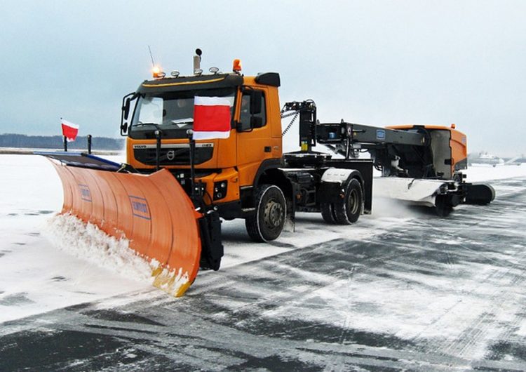 В Саратовскую область прибыла снегоуборочная техника из других регионов