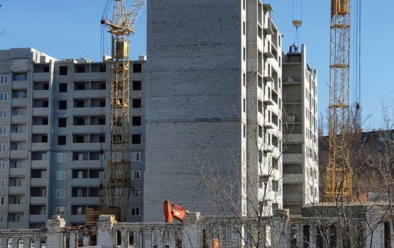 Комиссия во главе с мэром города посетила строительную площадку дома в Елшанке