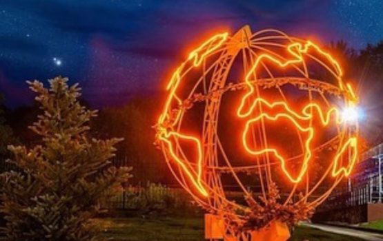 Городской парк Вольска ночью