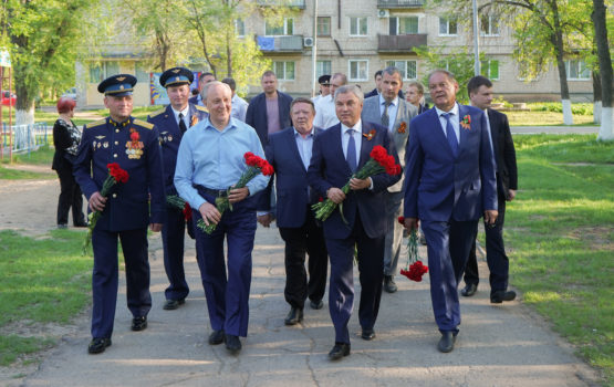 Вячеслав Володин обсудил с общественностью Энгельса идею нового памятника легендарному штурману Марине Расковой