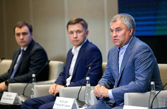 Панков: “Володин предложил провести слушания по развитию цифровой экономики 8 июля”