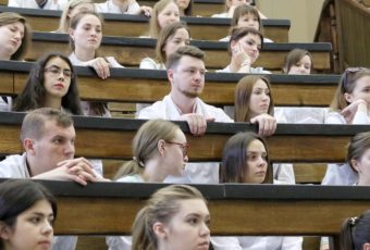 Молодые врачи рассказали Вячеславу Володину, почему решили остаться работать в своих районах