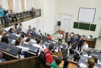 В Саратовской области решали вопрос обеспечения сельских больниц кадрами