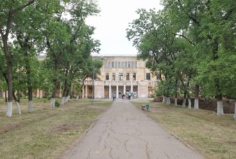 В Энгельсе продолжается подготовка к реконструкции Дома офицеров