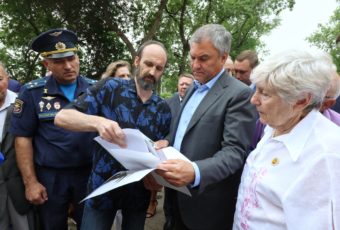 Вячеслав Володин обсудил с жителями реставрацию Дома офицеров