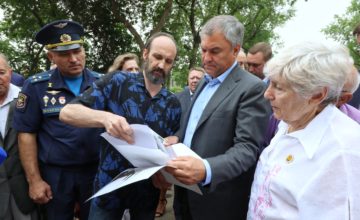 Вячеслав Володин обсудил с жителями реставрацию Дома офицеров